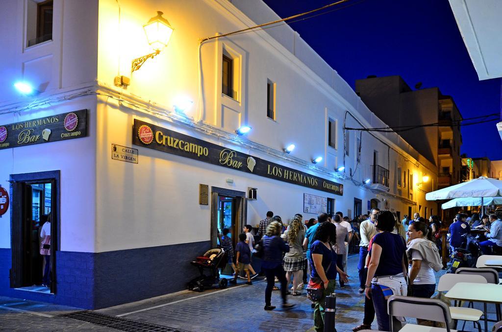 Hostal La Fonda Conil De La Frontera Exterior photo